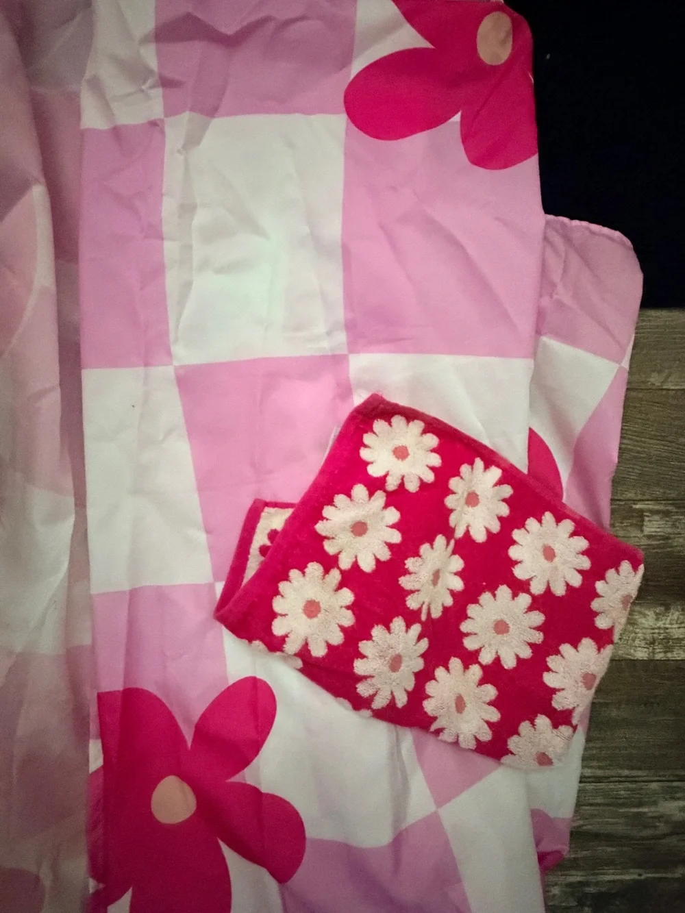 Pink Floral Check Shower Curtain with Daisy Accent/Hand Towel